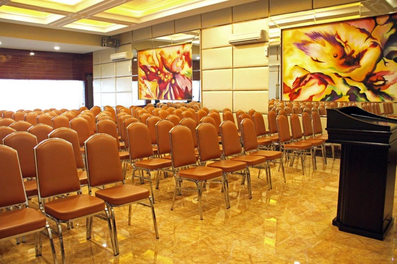 Olympic Hotel Jakarta Exteriör bild