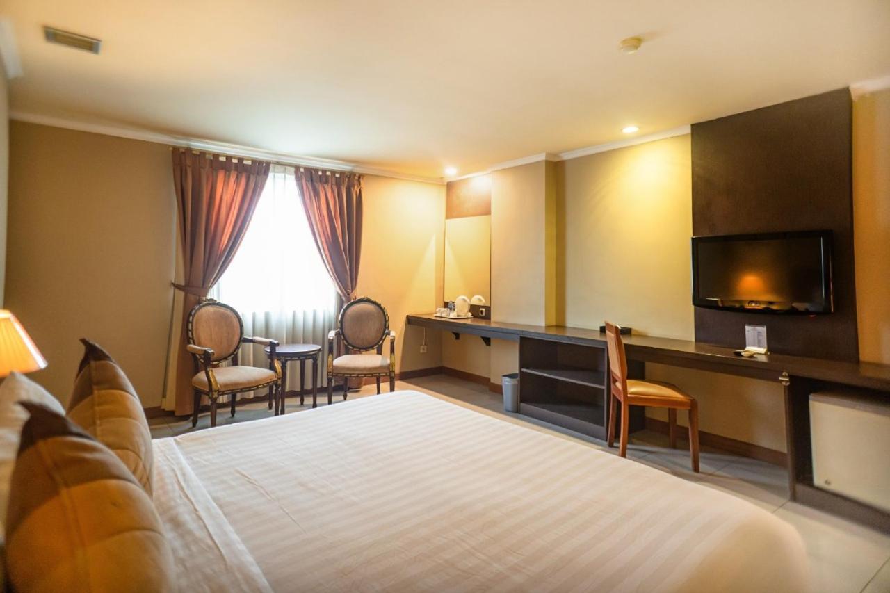 Olympic Hotel Jakarta Exteriör bild
