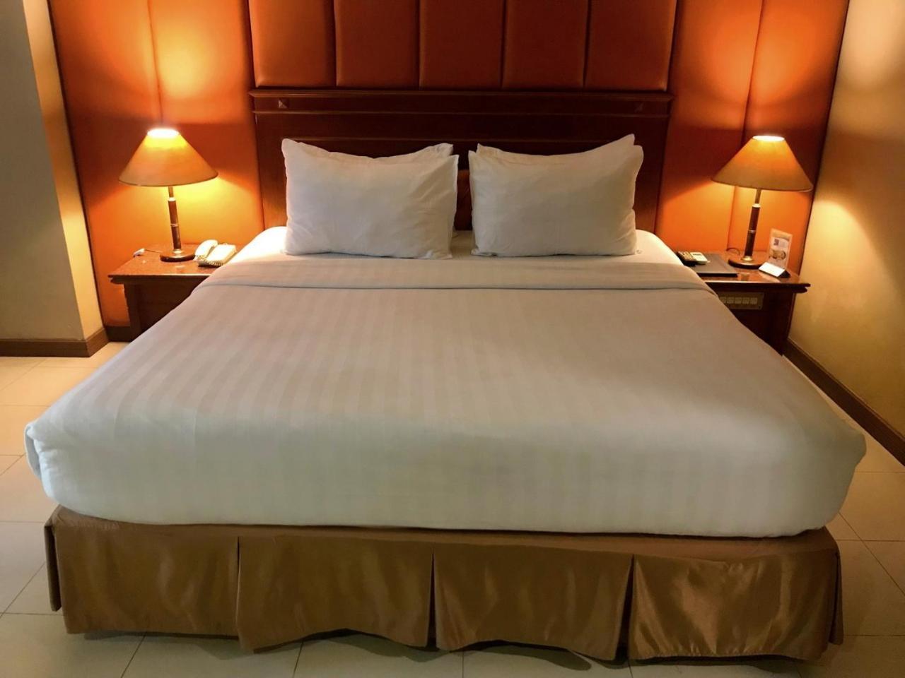 Olympic Hotel Jakarta Exteriör bild