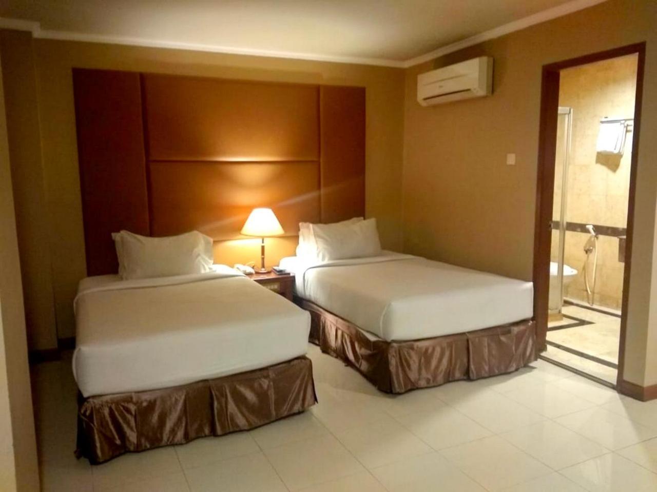Olympic Hotel Jakarta Exteriör bild